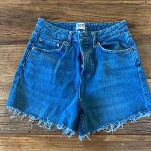 Mid-rise jean shorts